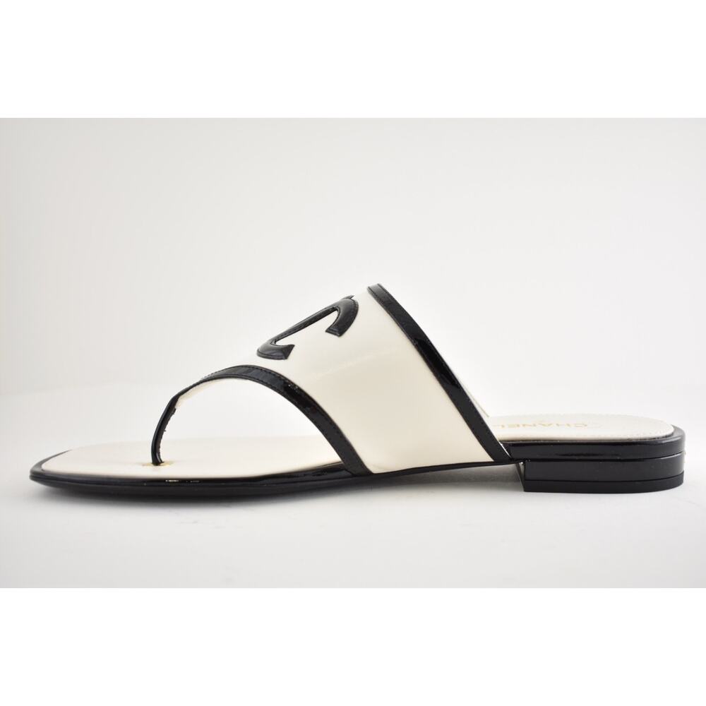 Chanel 26B White Black Patent CC Logo Thong Mule Slide Flip Flop Flat Sandal 42 - Picture 15 of 16